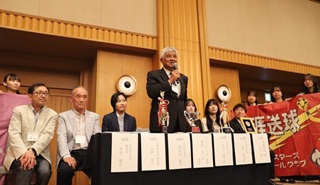 女子ハンドボール部、5月17日に開催された平沼高校創立125周年記念懇親会に参加しました。