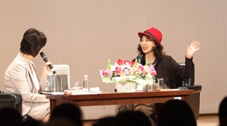 岸惠子さん(48期)を偲んで――2014年、母校での対談